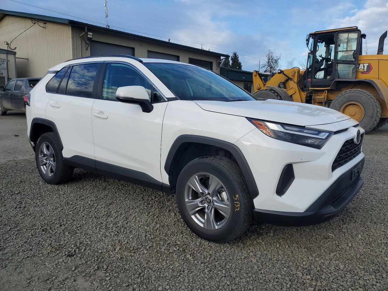 2022 TOYOTA RAV4 XLE photo 7