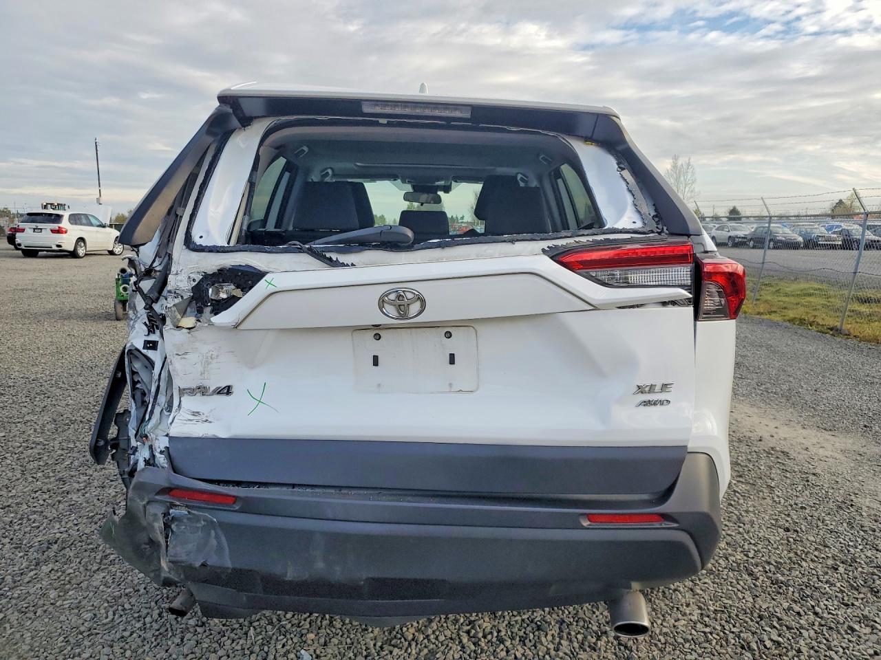 2022 TOYOTA RAV4 XLE photo 11