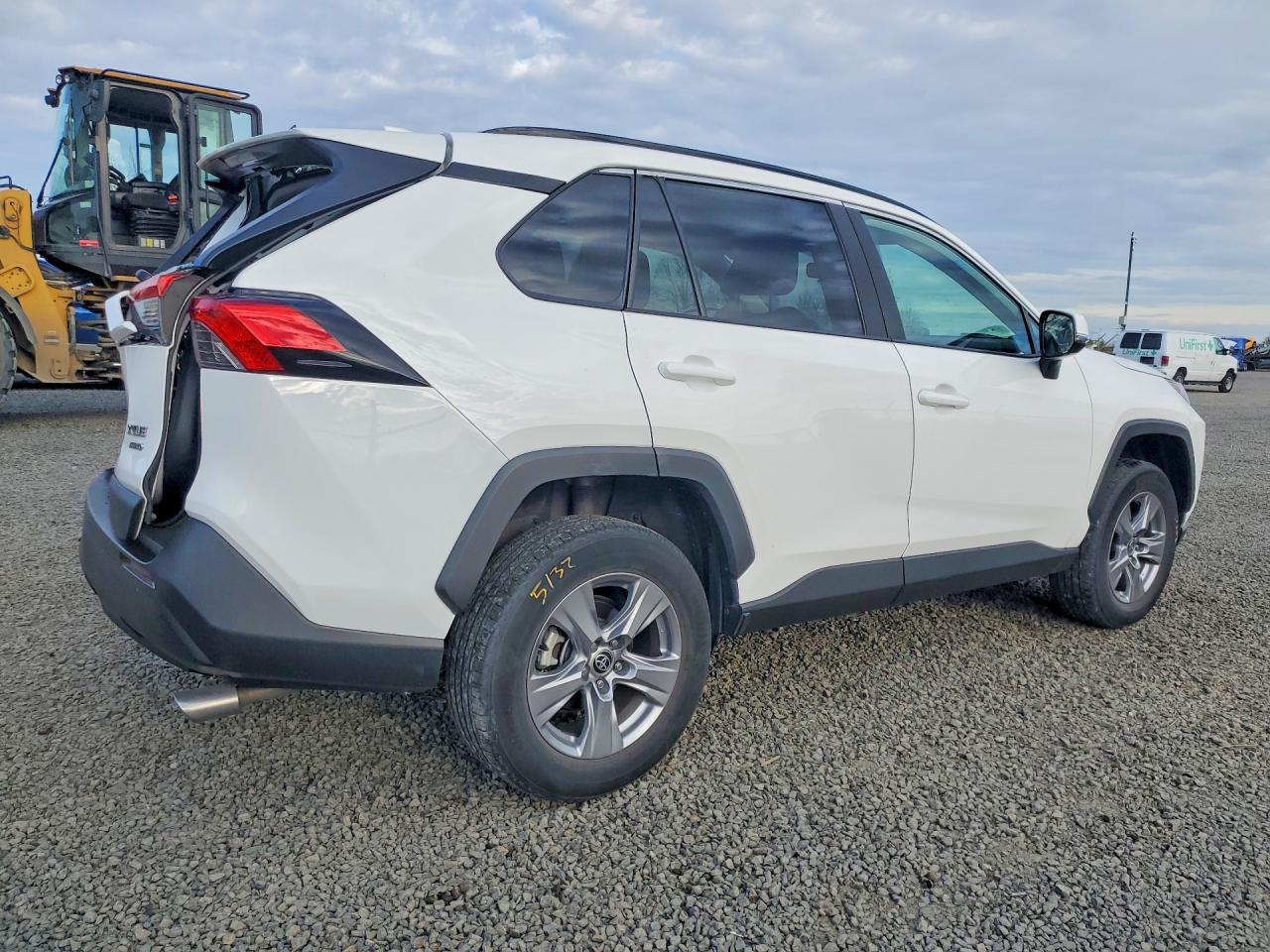 2022 TOYOTA RAV4 XLE photo 5