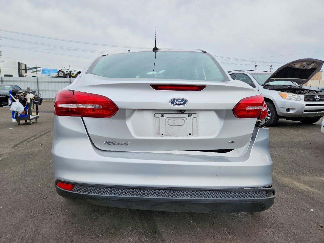 2017 FORD FOCUS SE photo 11