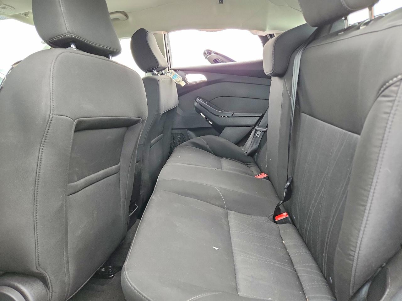 2017 FORD FOCUS SE photo 19