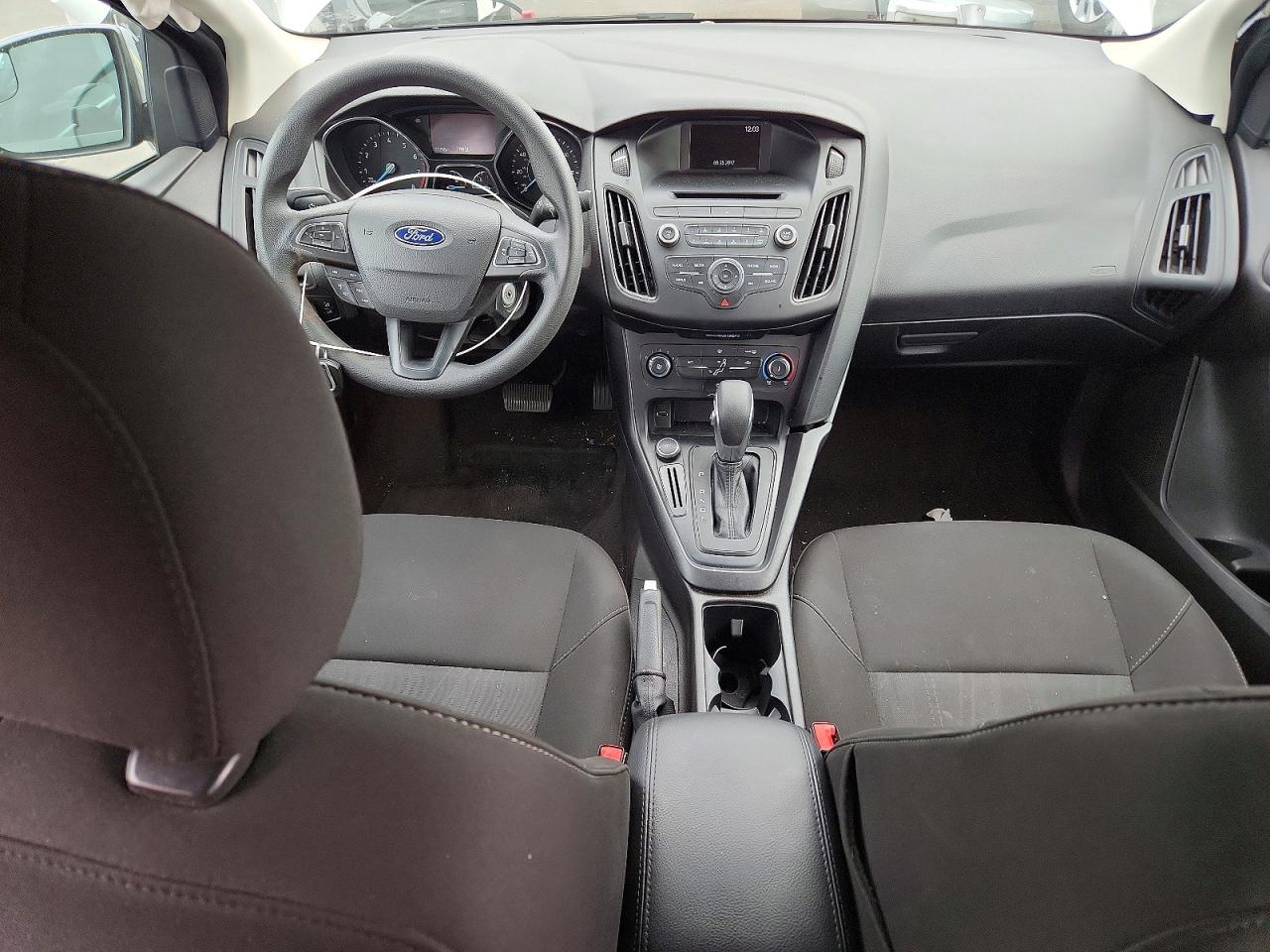2017 FORD FOCUS SE photo 15