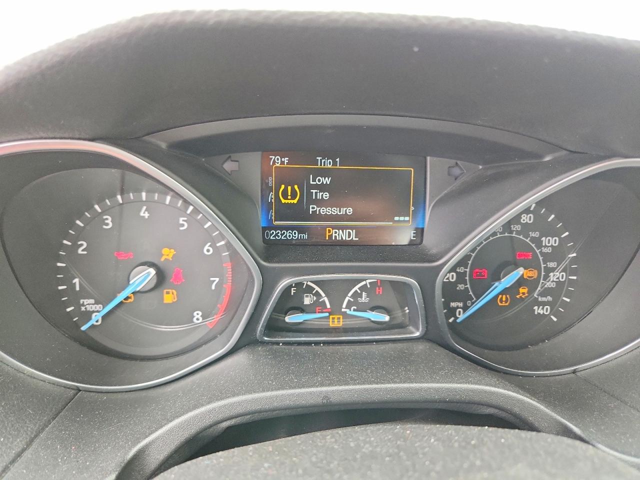 2017 FORD FOCUS SE photo 17