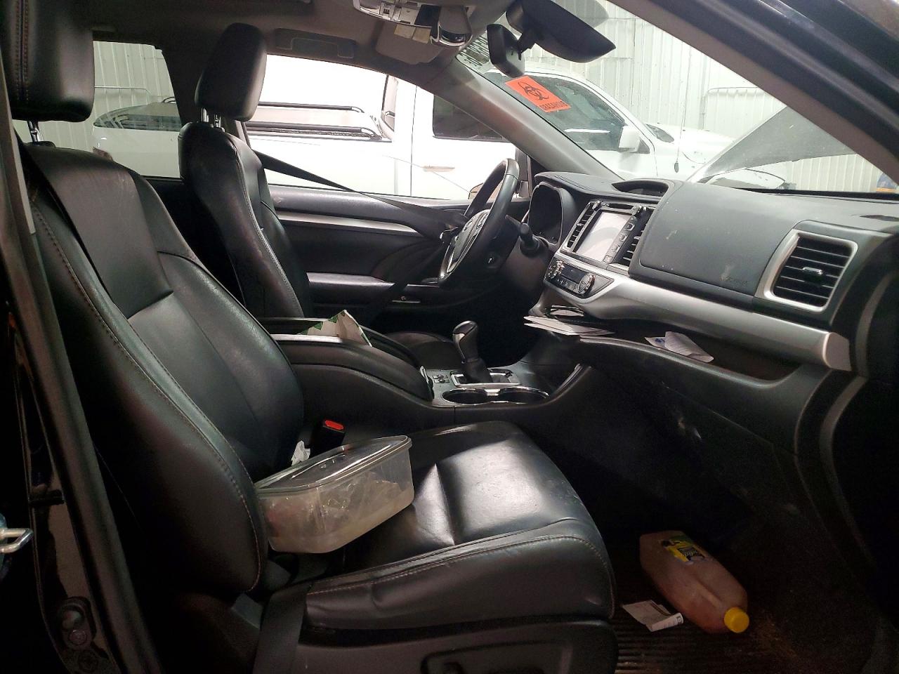 2017 TOYOTA HIGHLANDER XLE photo 7