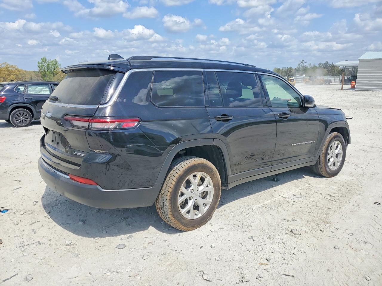 2023 JEEP GRAND CHEROKEE L LIMITED photo 3
