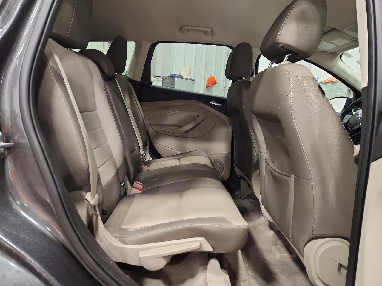 2016 FORD ESCAPE SE photo 21