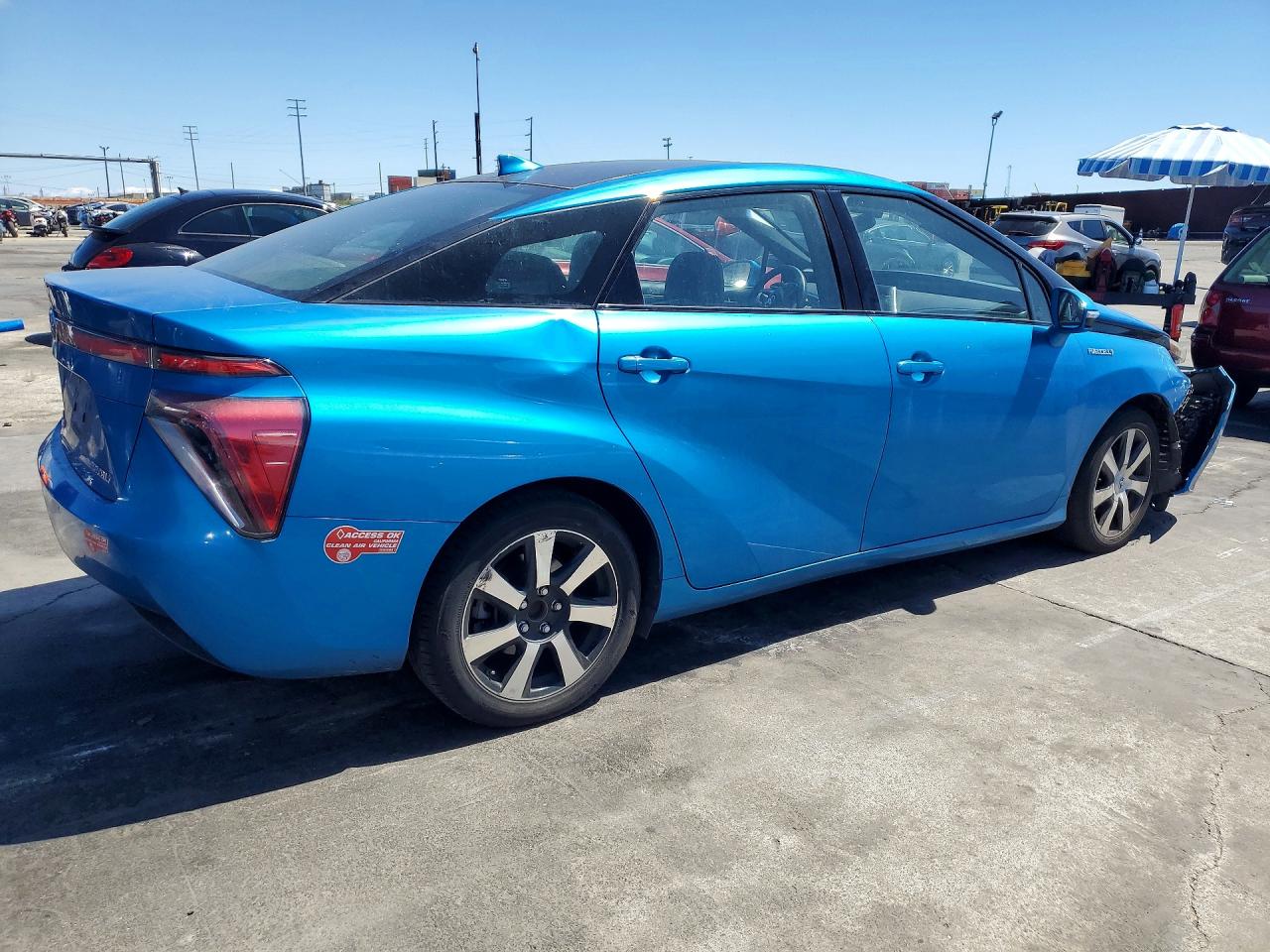 2017 TOYOTA MIRAI BASE photo 7