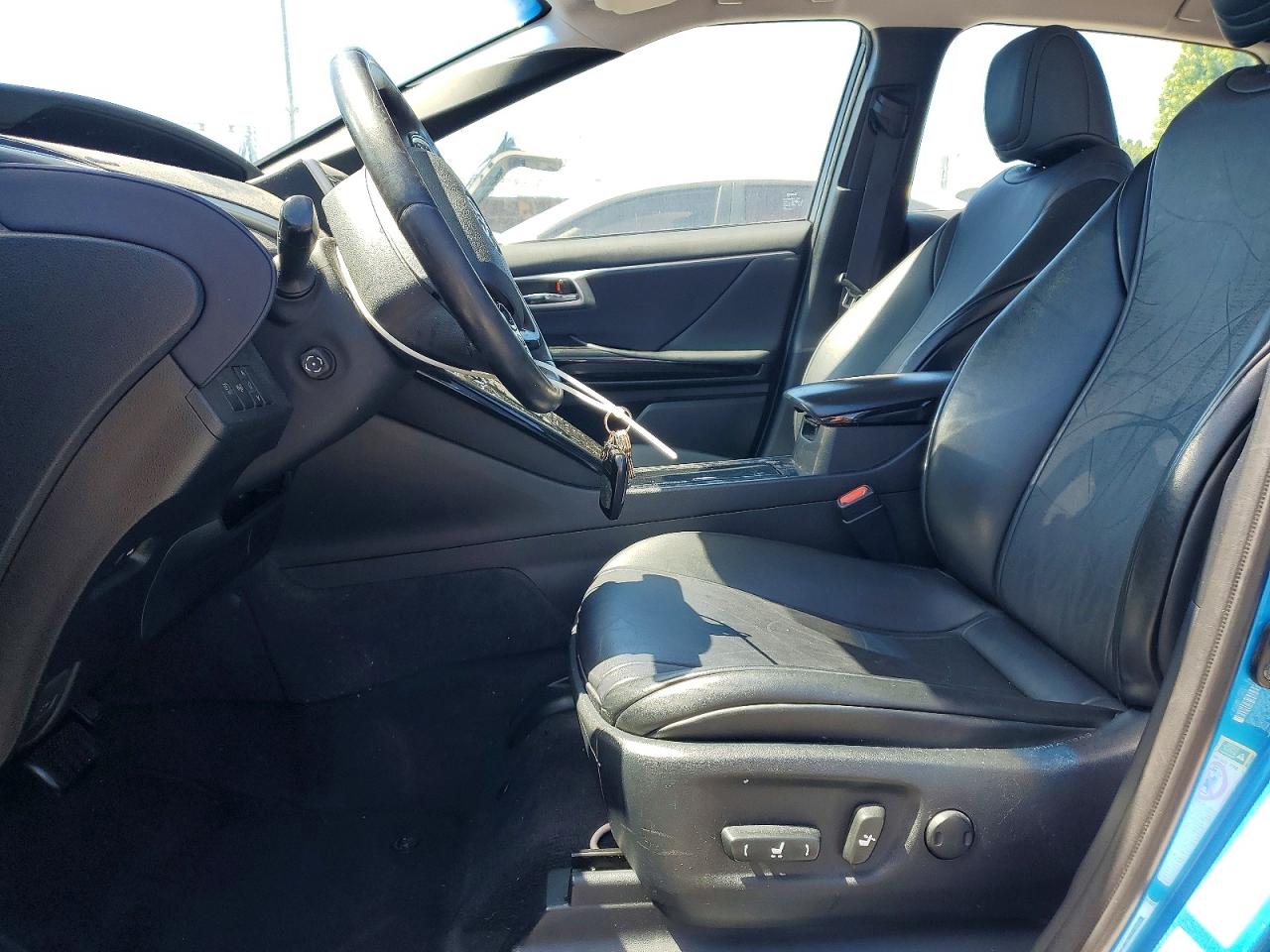 2017 TOYOTA MIRAI BASE photo 19