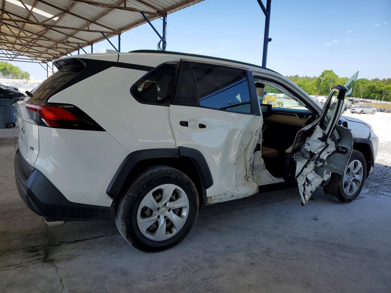 2019 TOYOTA RAV4 LE photo 3