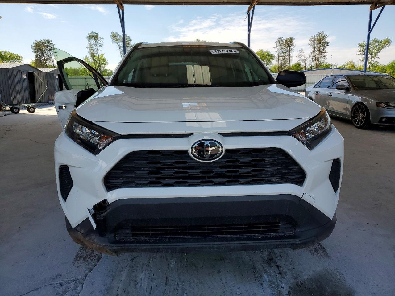 2019 TOYOTA RAV4 LE photo 5
