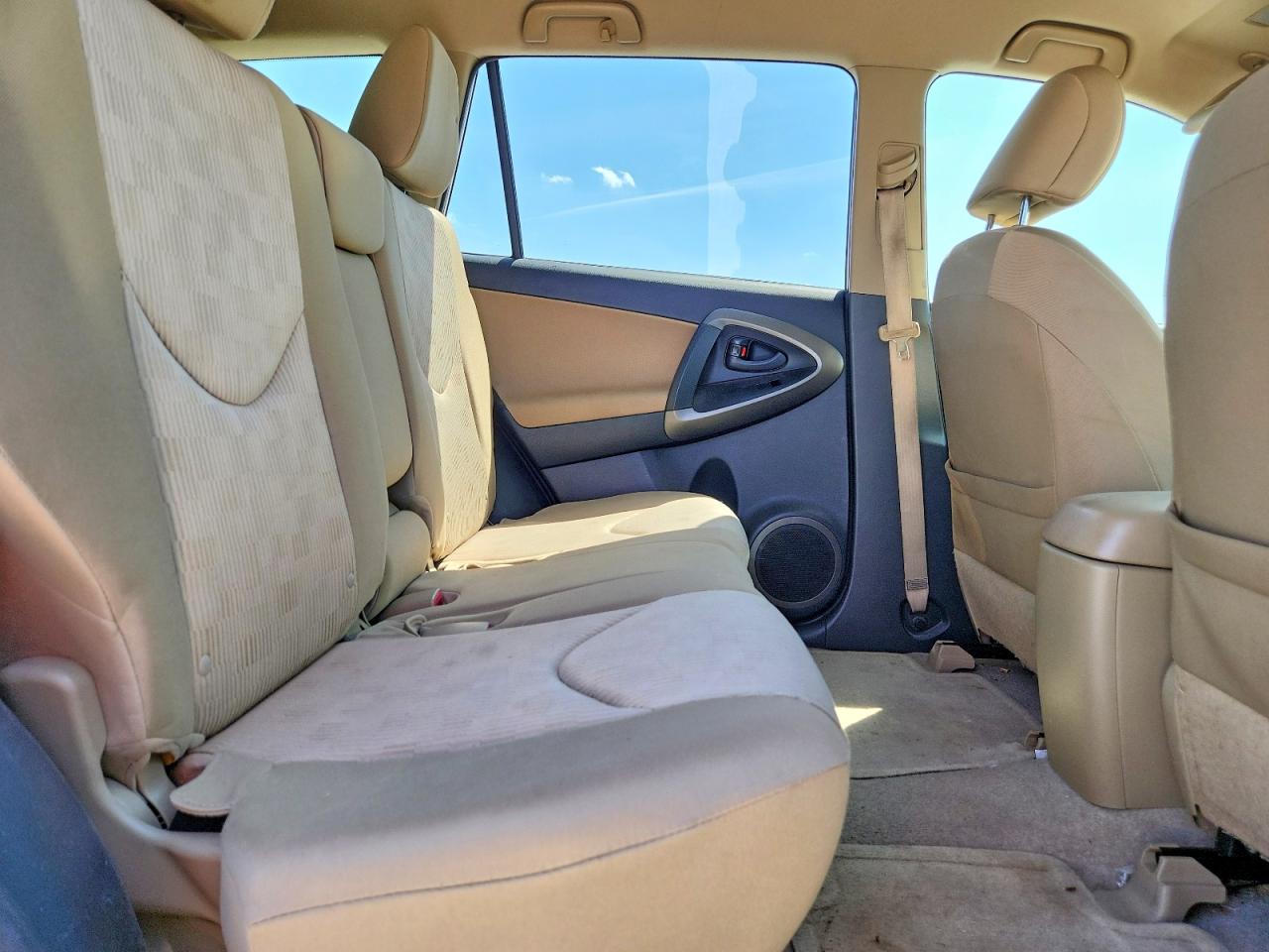 2012 TOYOTA RAV4 BASE photo 11