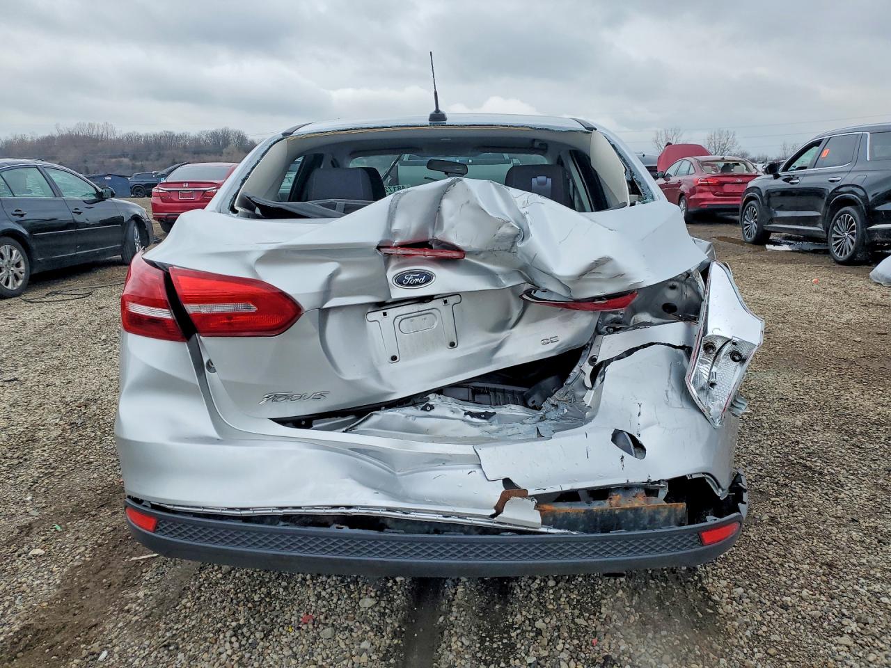 2018 FORD FOCUS SE photo 16