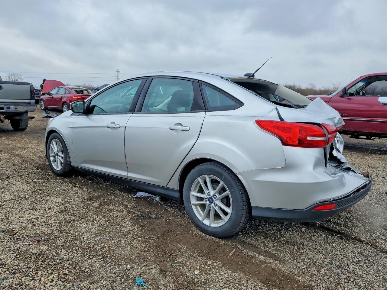 2018 FORD FOCUS SE photo 4