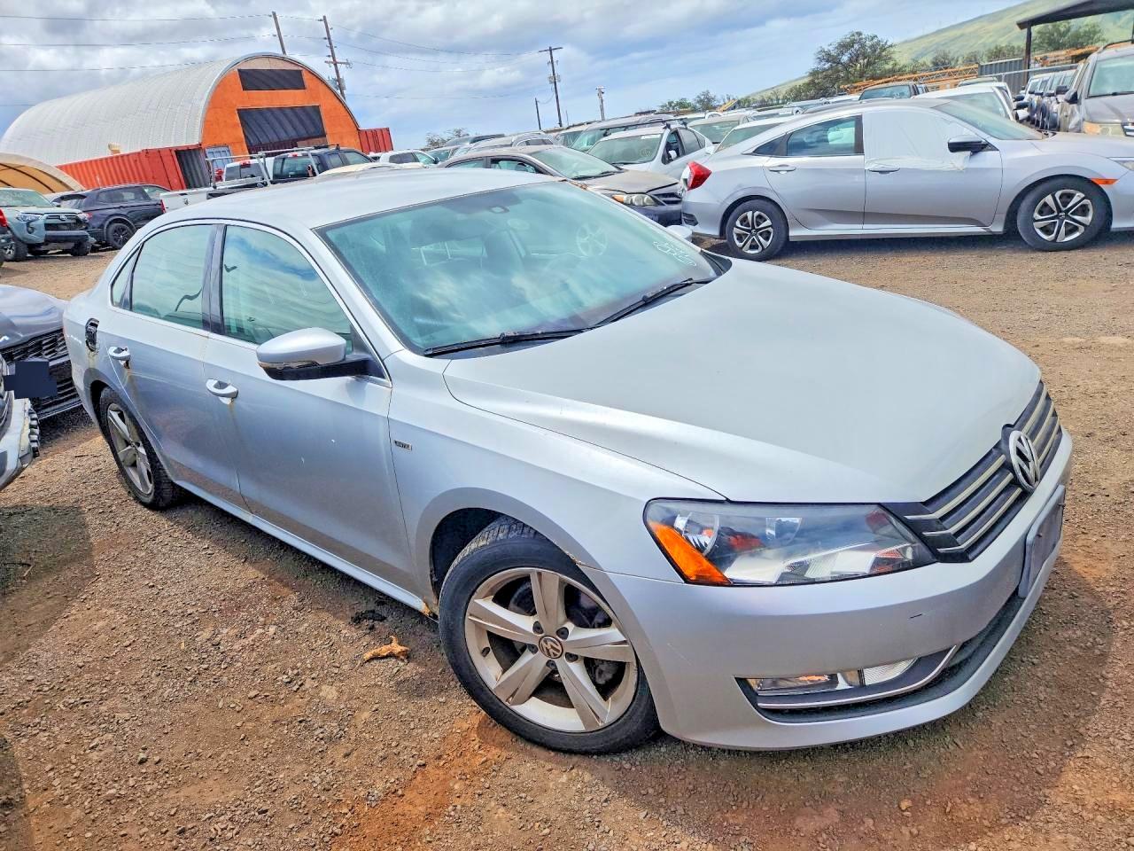 2015 VOLKSWAGEN PASSAT S photo 10