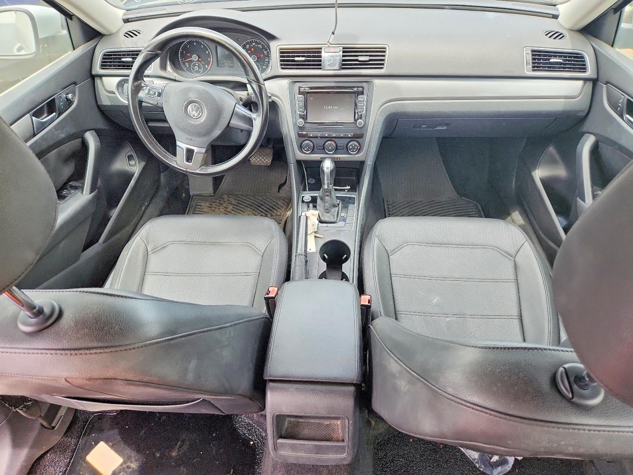 2015 VOLKSWAGEN PASSAT S photo 22