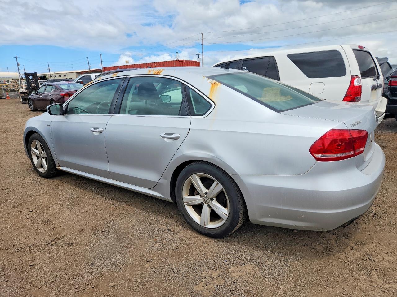 2015 VOLKSWAGEN PASSAT S photo 4
