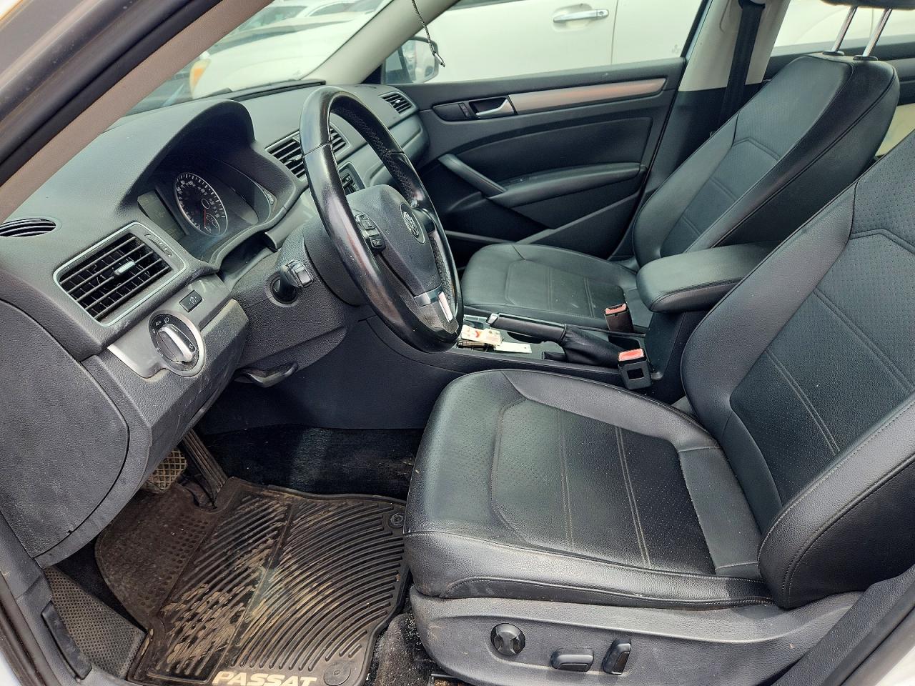 2015 VOLKSWAGEN PASSAT S photo 19