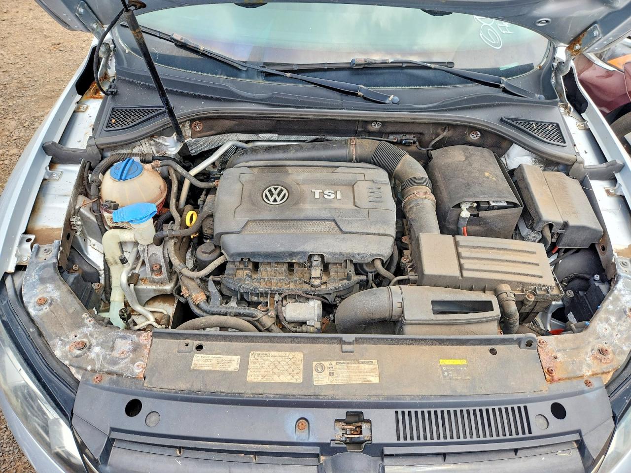 2015 VOLKSWAGEN PASSAT S photo 31