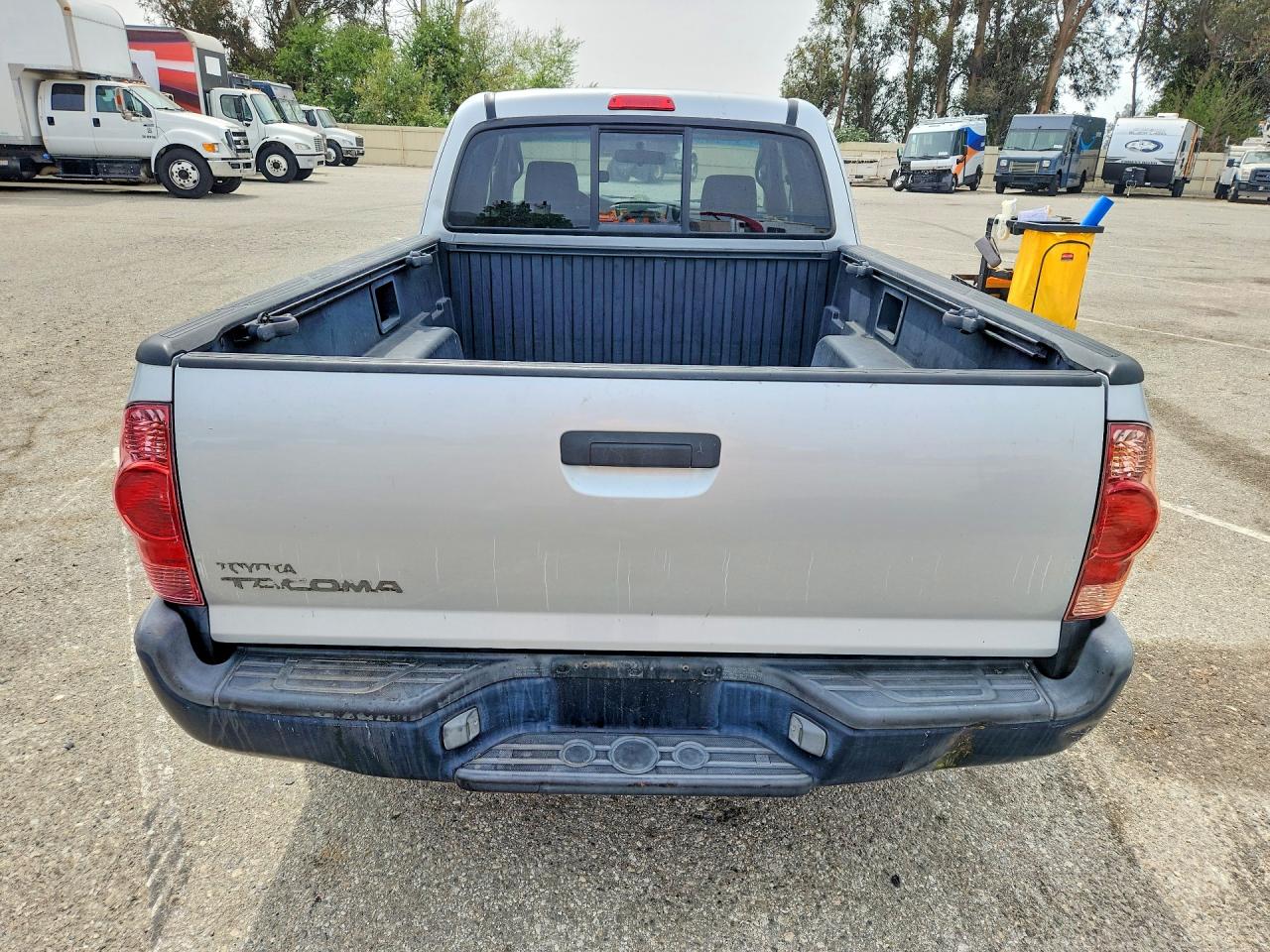 2006 TOYOTA TACOMA BASE photo 11