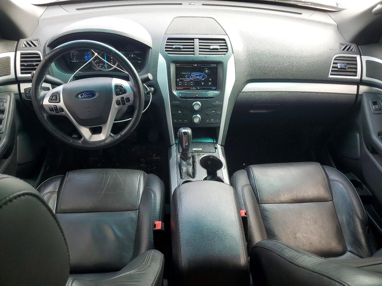 2015 FORD EXPLORER XLT photo 8