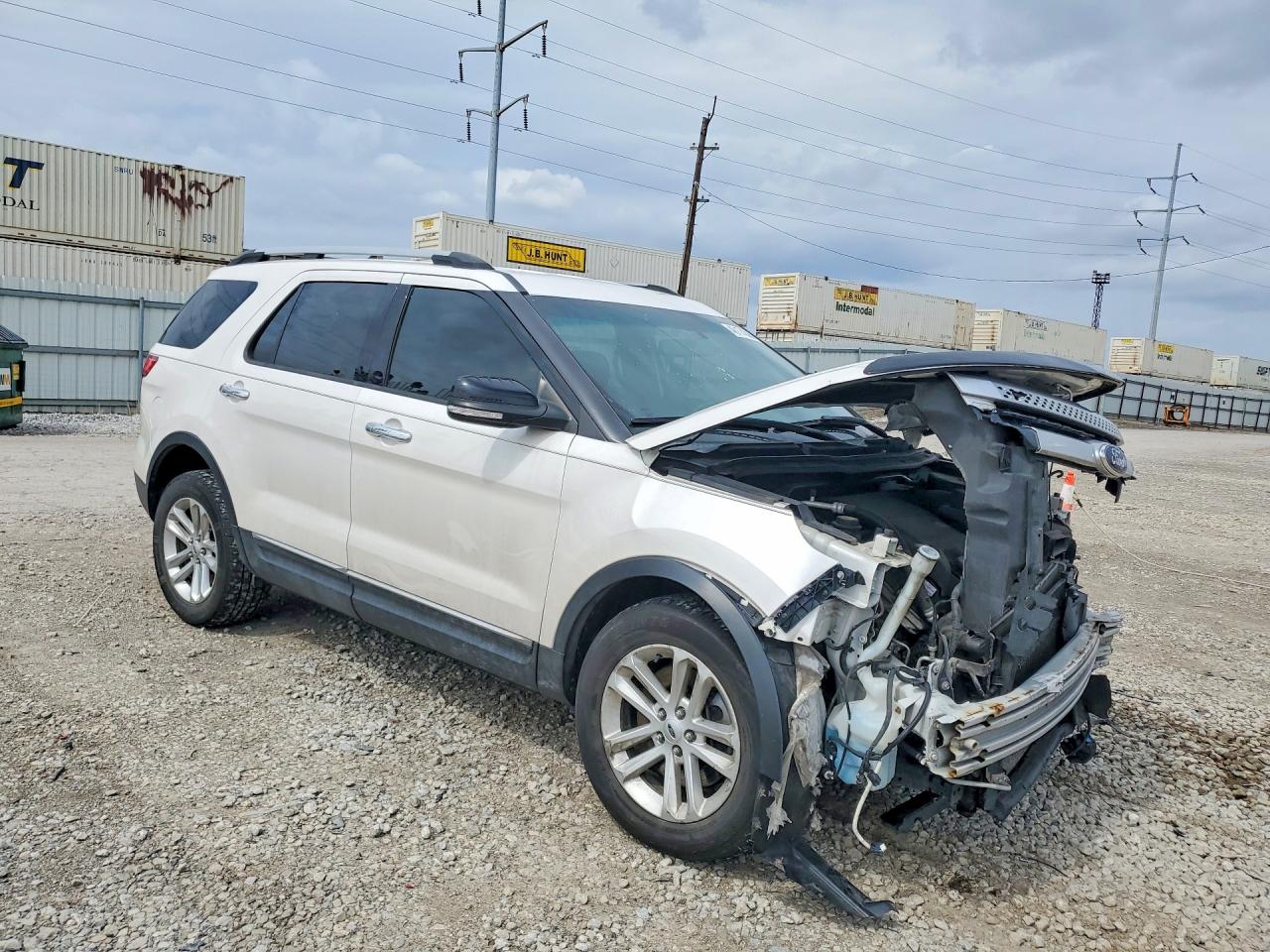 2015 FORD EXPLORER XLT photo 4