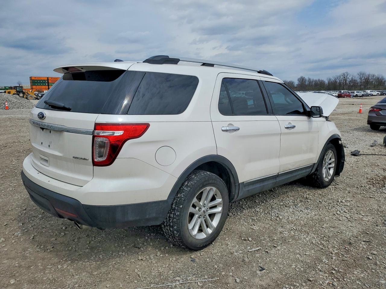 2015 FORD EXPLORER XLT photo 3
