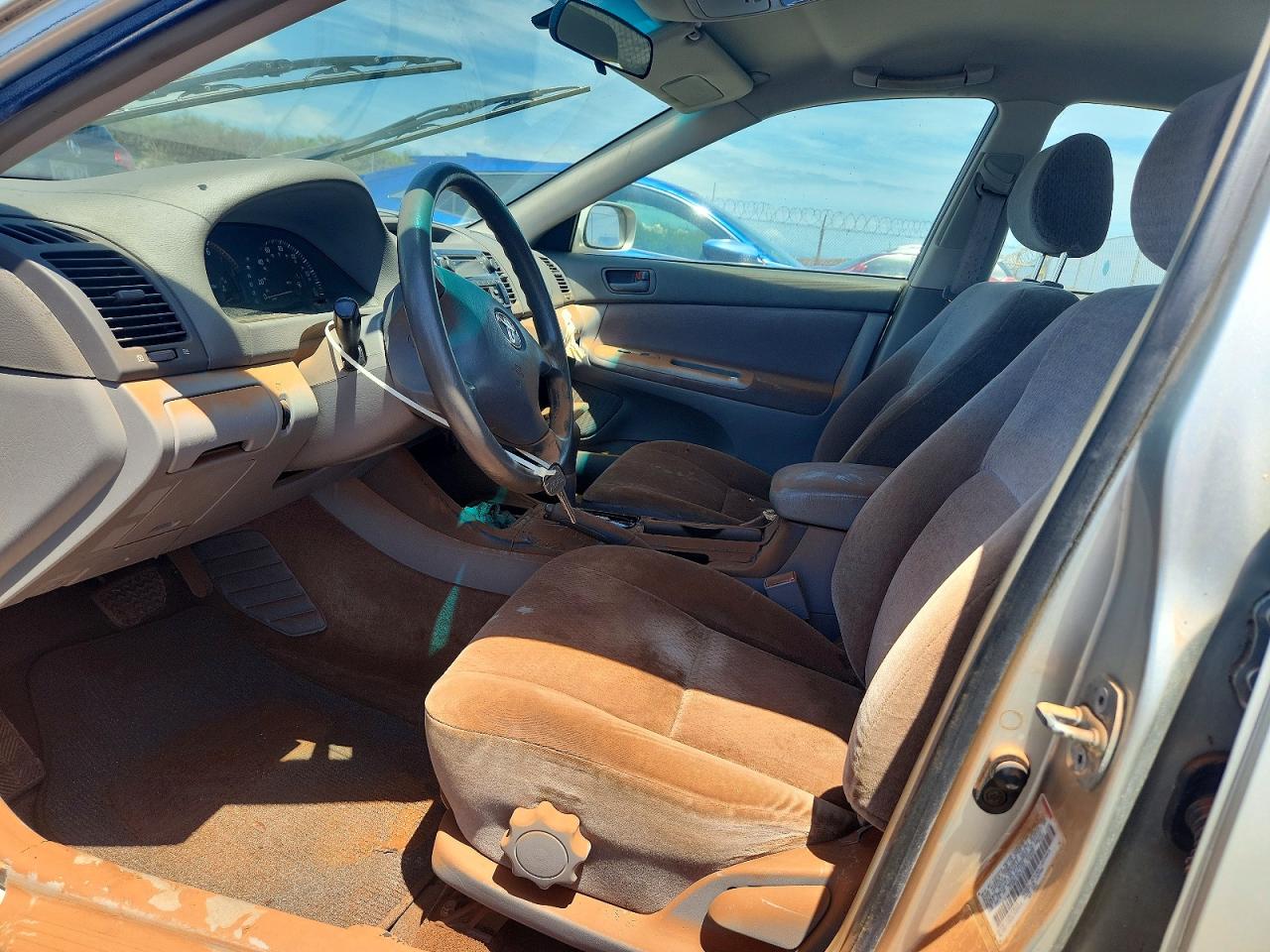 2003 TOYOTA CAMRY LE photo 13