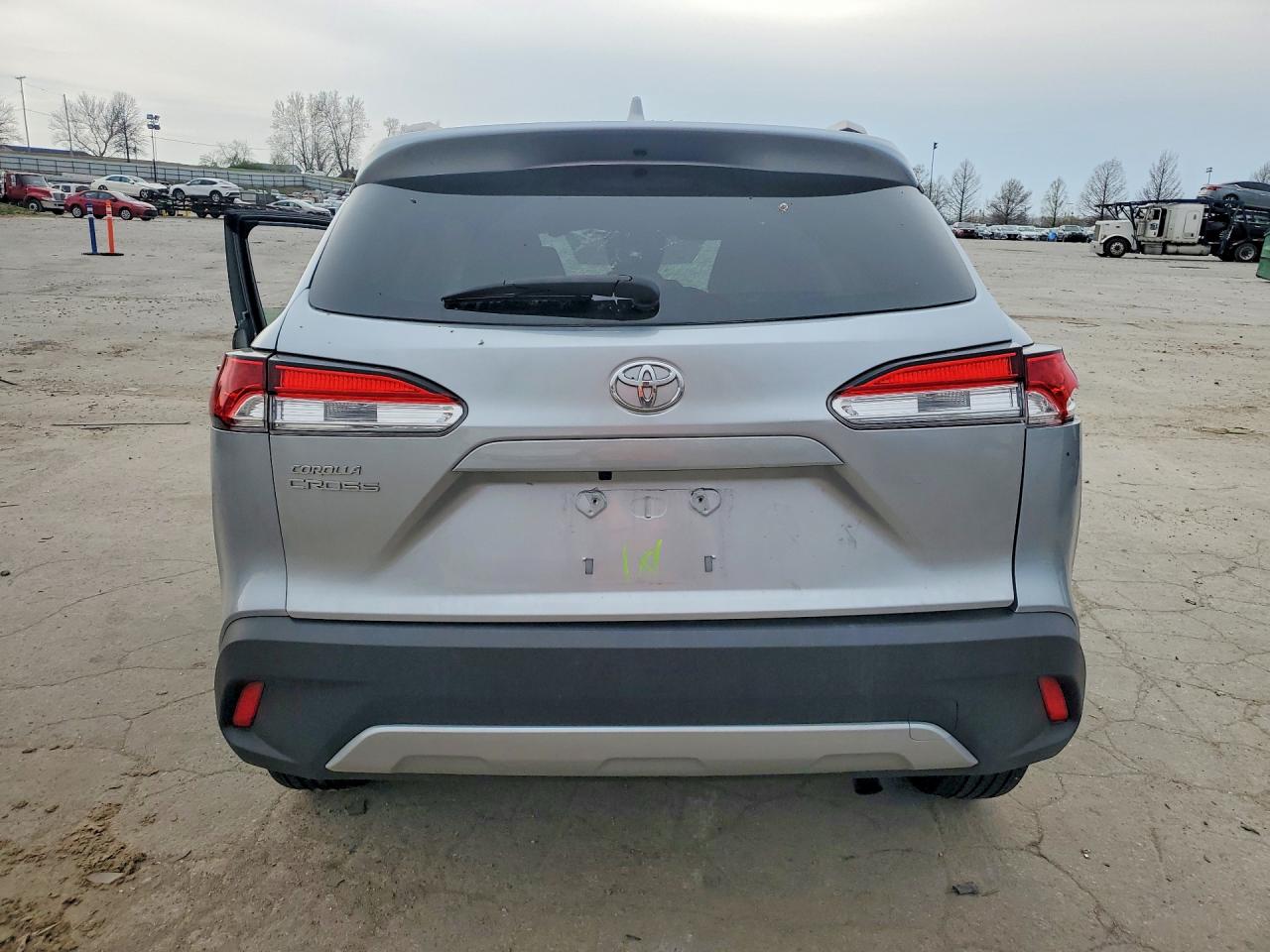 2024 TOYOTA COROLLA CROSS LE photo 11