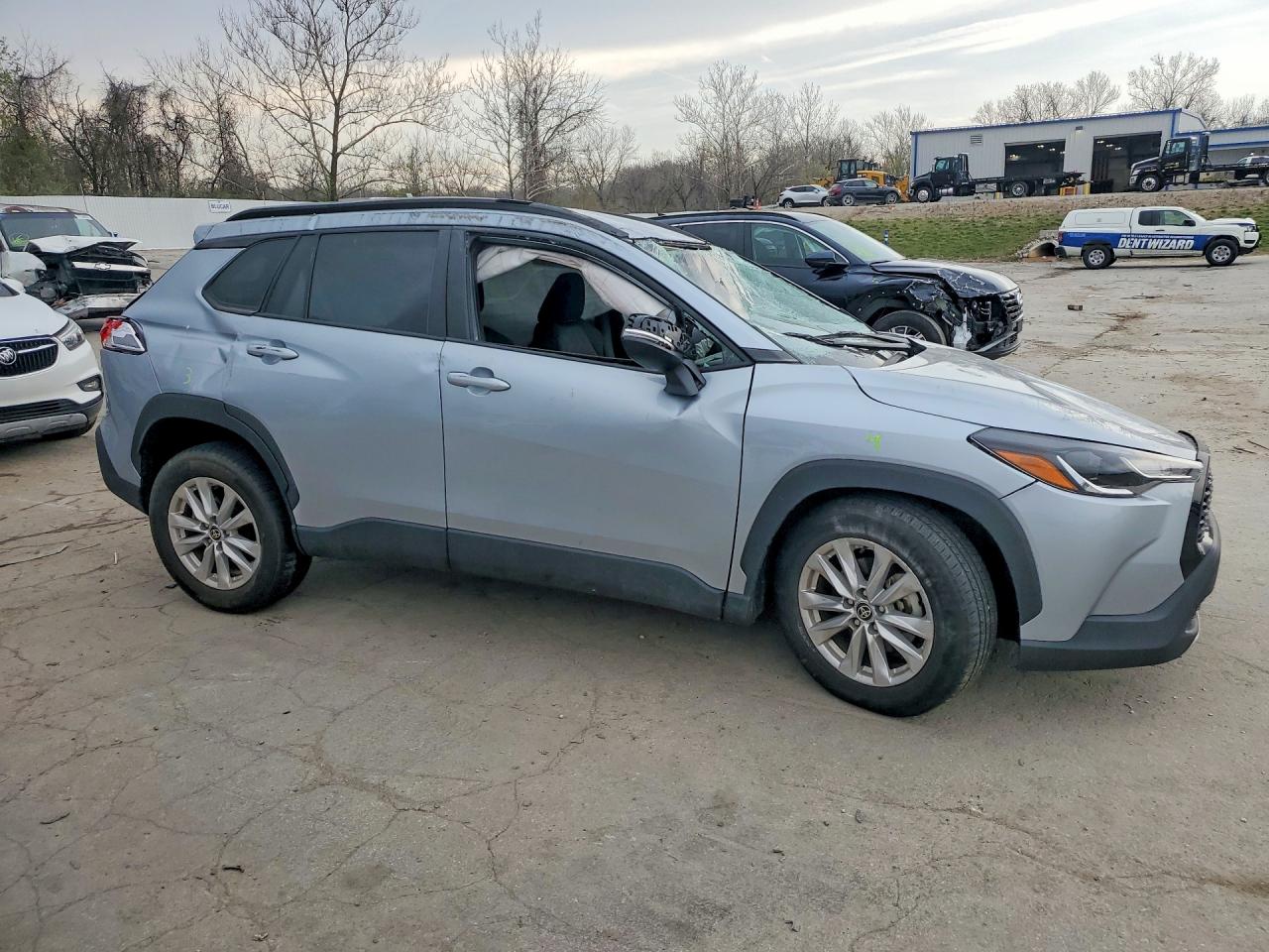2024 TOYOTA COROLLA CROSS LE photo 7