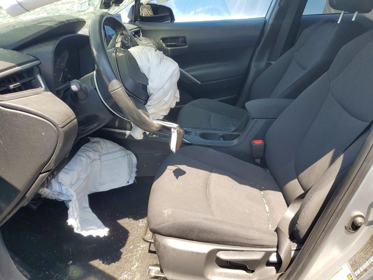 2024 TOYOTA COROLLA CROSS LE photo 13