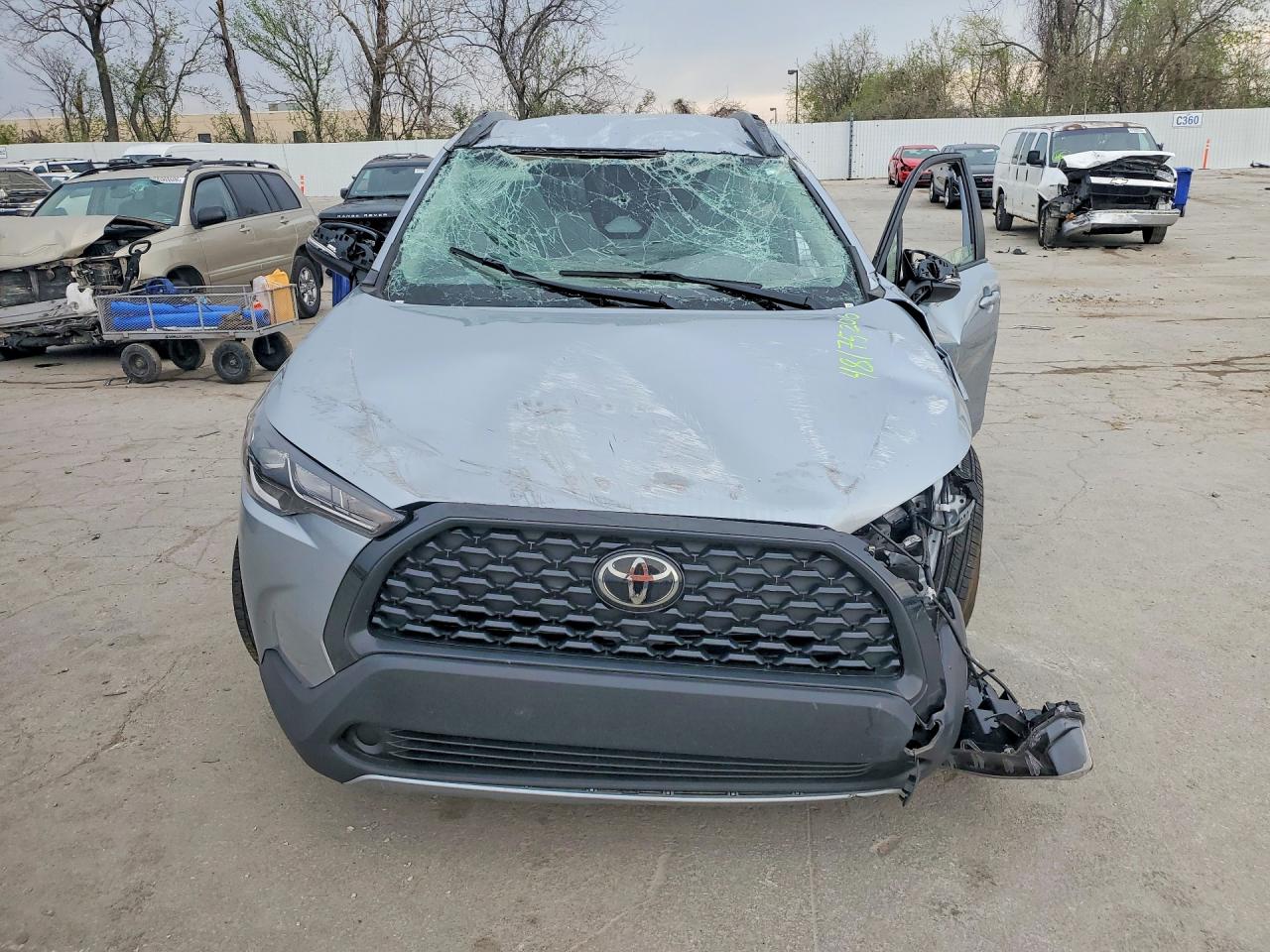 2024 TOYOTA COROLLA CROSS LE photo 9