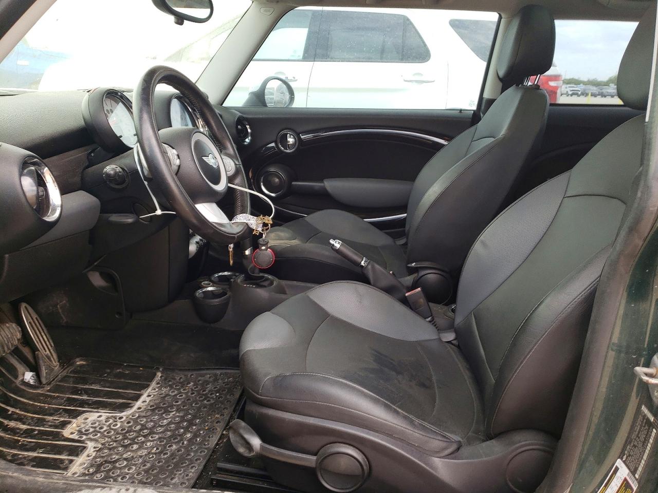 2010 MINI COOPER S photo 19