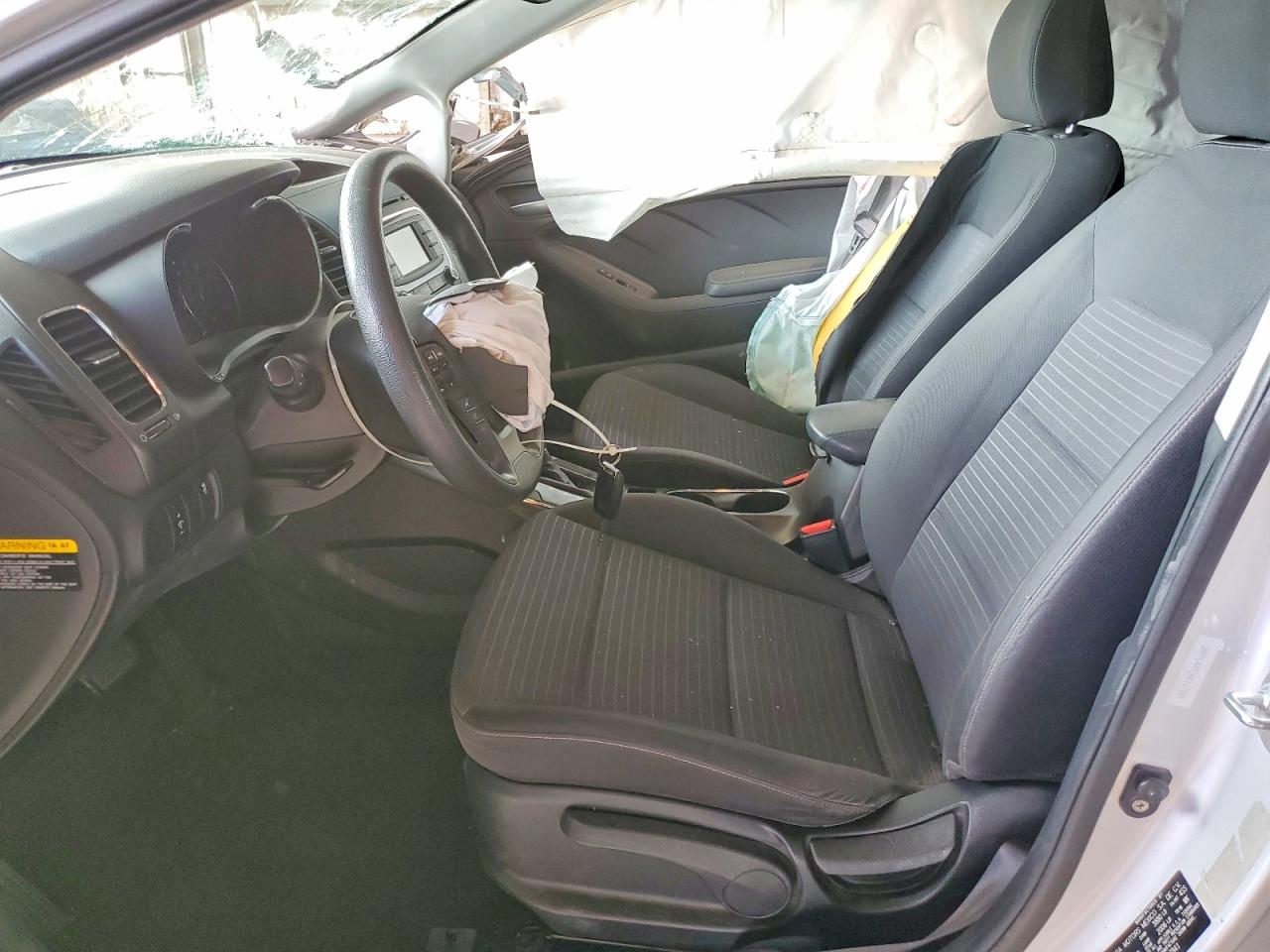 2017 KIA FORTE LX photo 19
