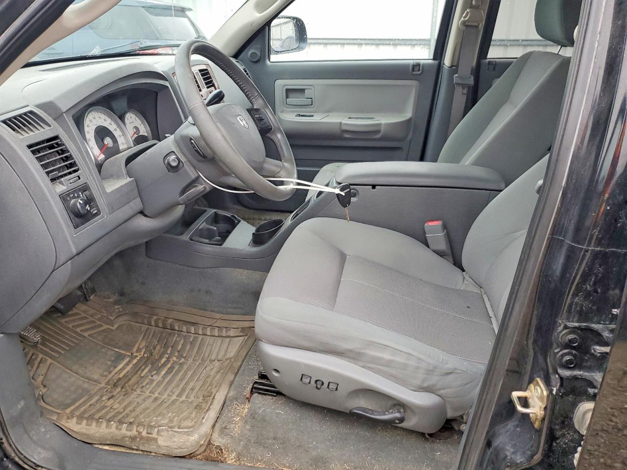 2005 DODGE DAKOTA QUAD SLT photo 7