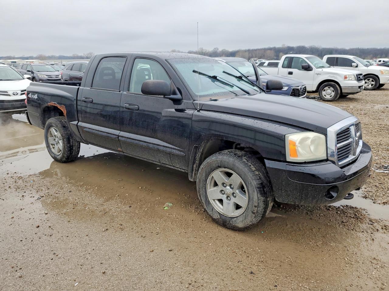 2005 DODGE DAKOTA QUAD SLT photo 4