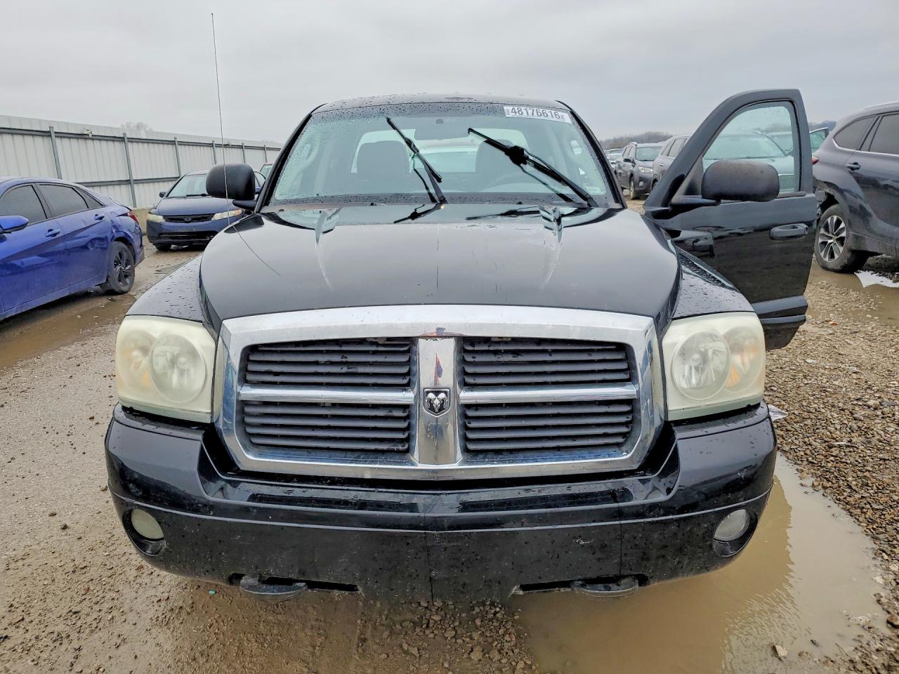2005 DODGE DAKOTA QUAD SLT photo 5