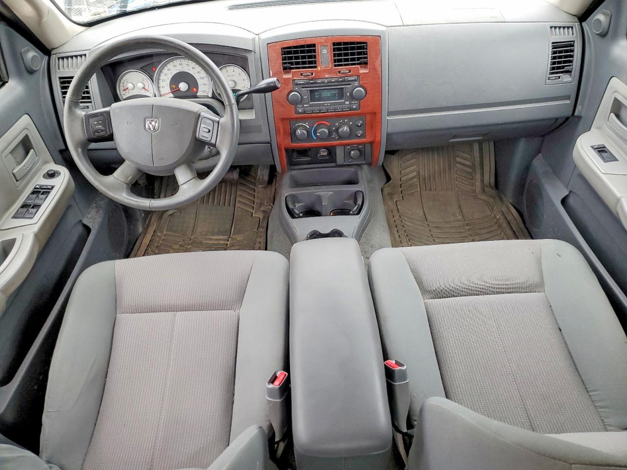 2005 DODGE DAKOTA QUAD SLT photo 8