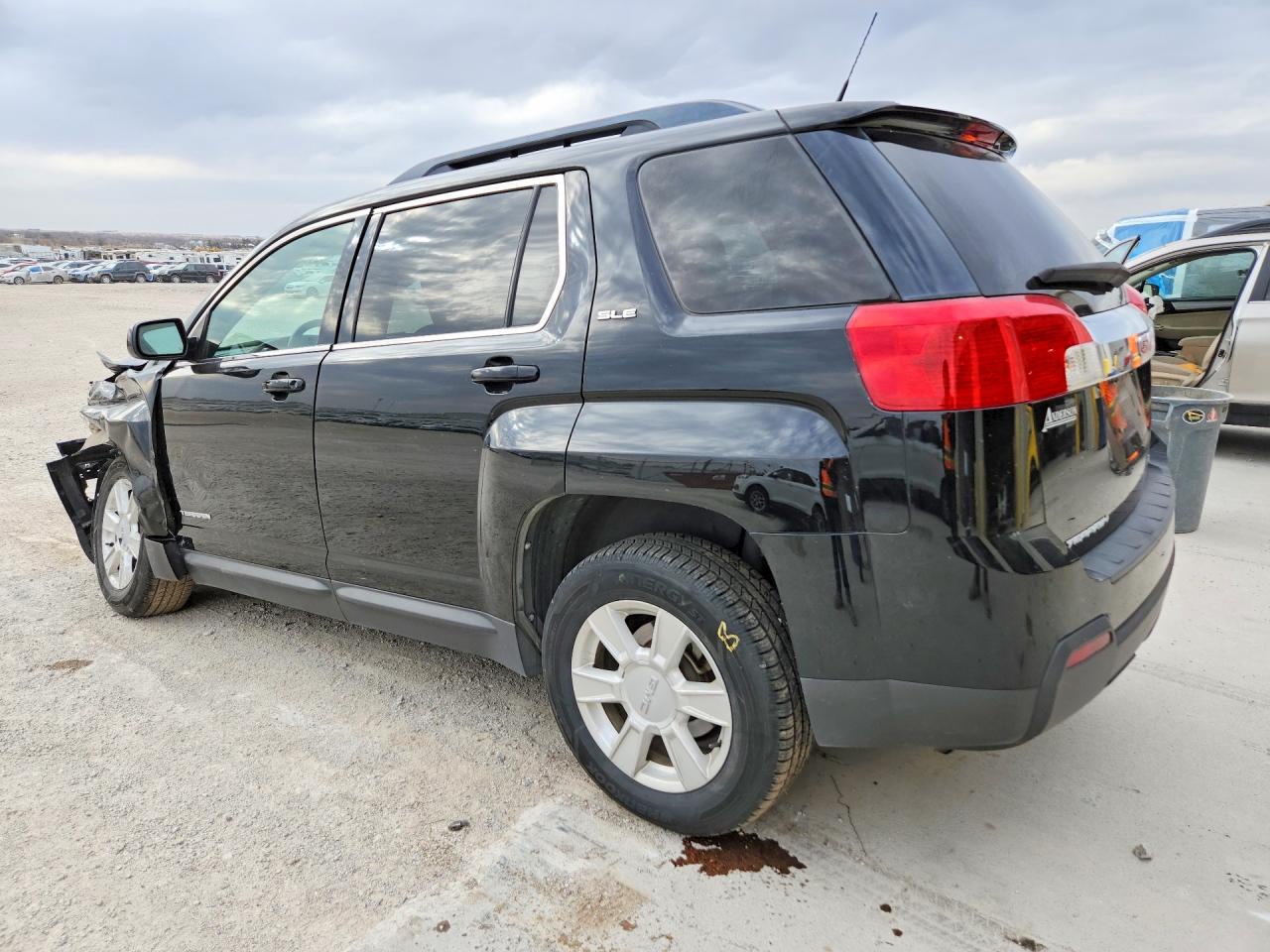 2011 GMC TERRAIN SLE photo 4
