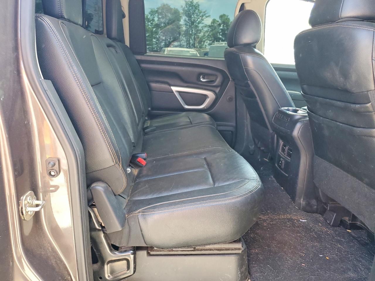 2016 NISSAN TITAN XD SL photo 10