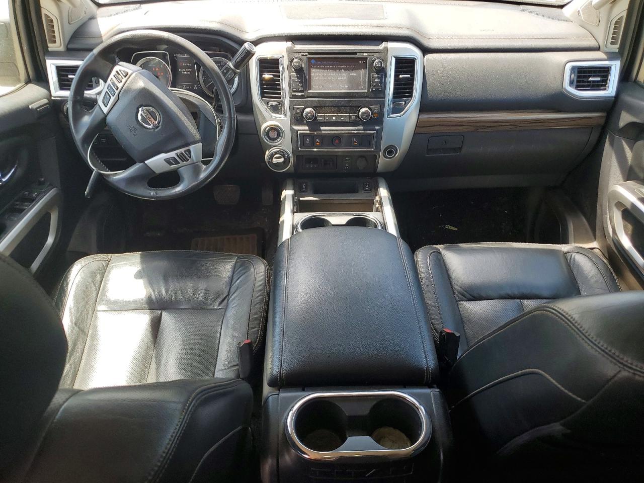 2016 NISSAN TITAN XD SL photo 8