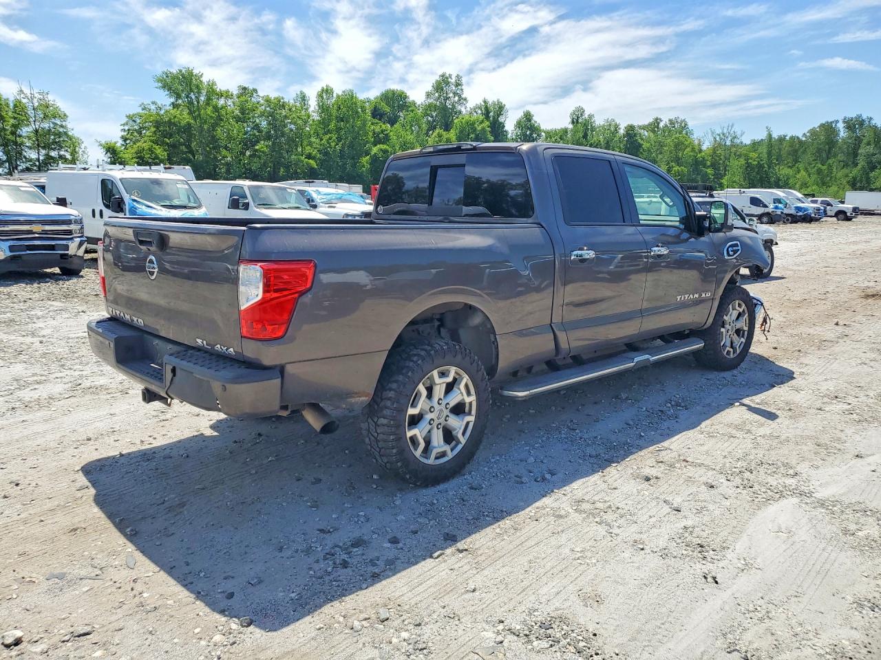 2016 NISSAN TITAN XD SL photo 3