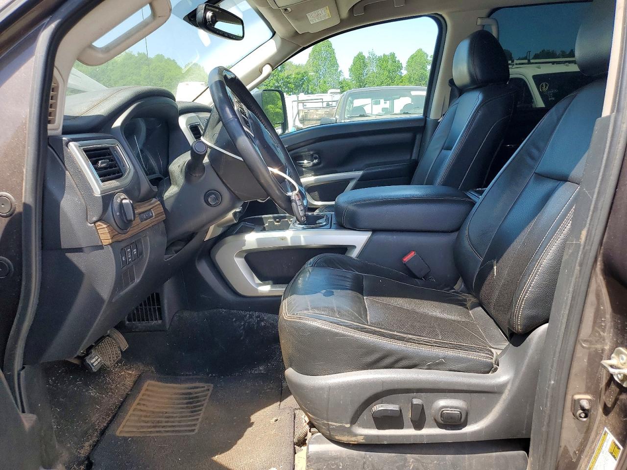 2016 NISSAN TITAN XD SL photo 7