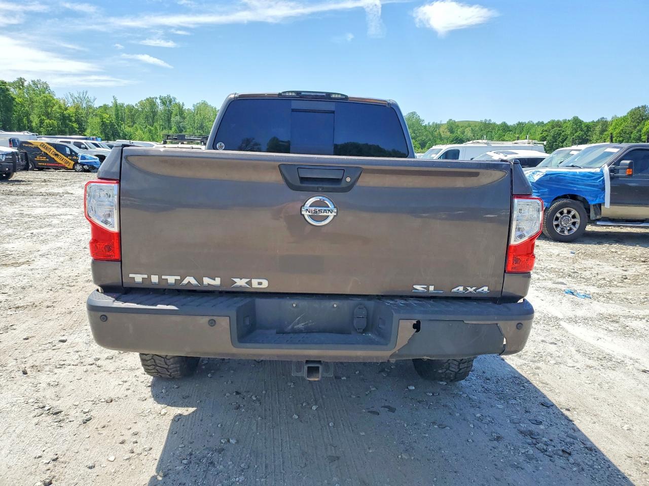 2016 NISSAN TITAN XD SL photo 6