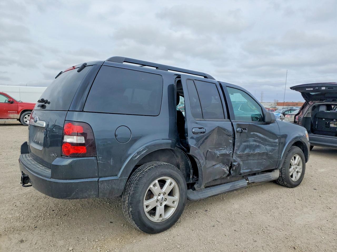 2010 FORD EXPLORER XLT photo 5