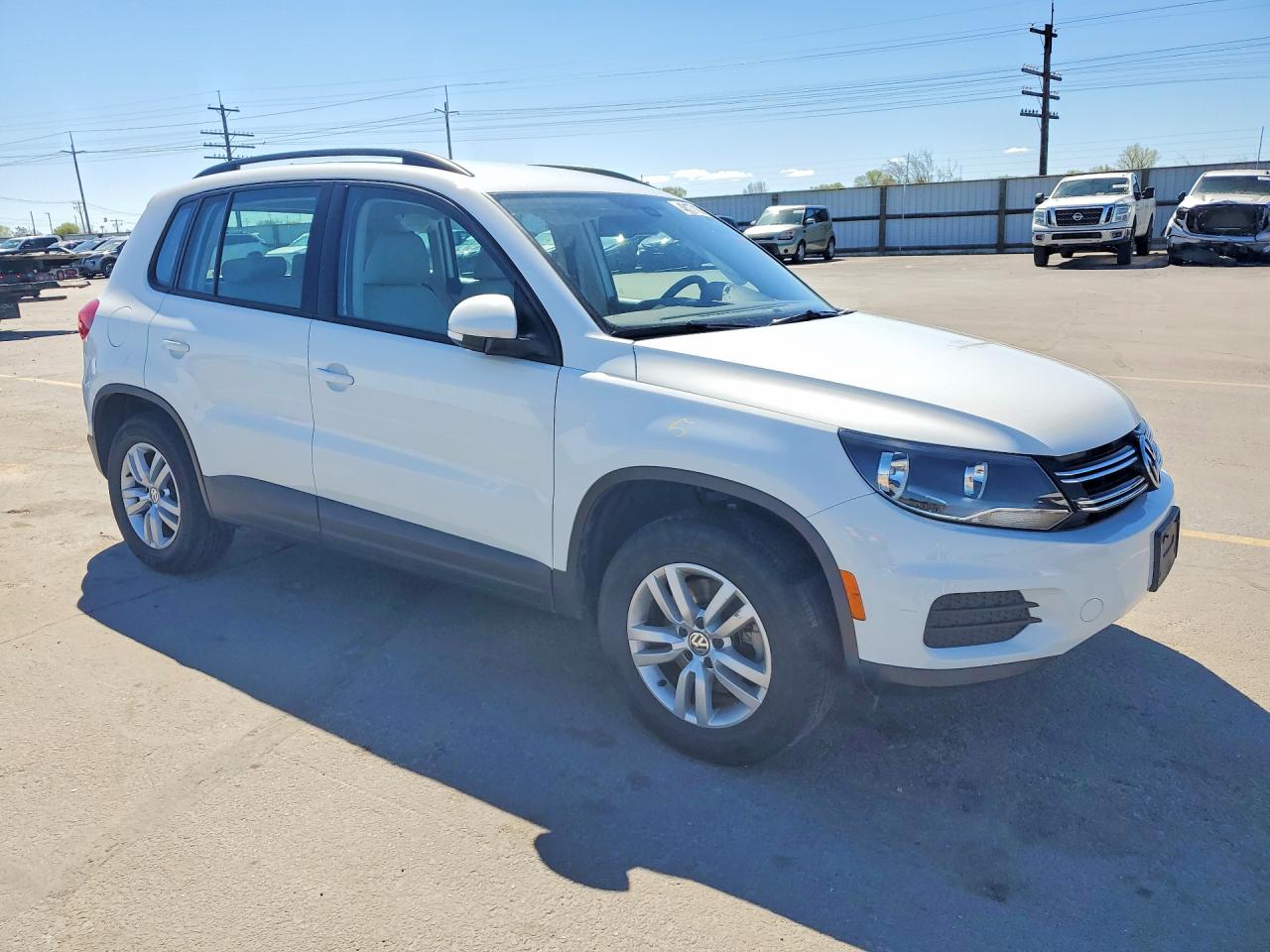 2017 VOLKSWAGEN TIGUAN S photo 4