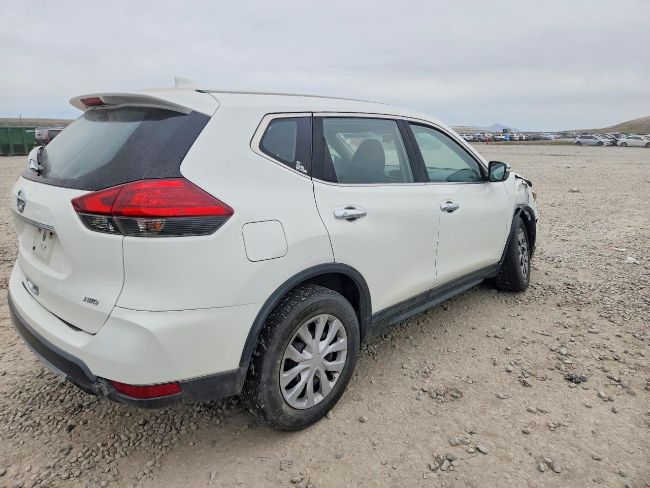 2017 NISSAN ROGUE S photo 5
