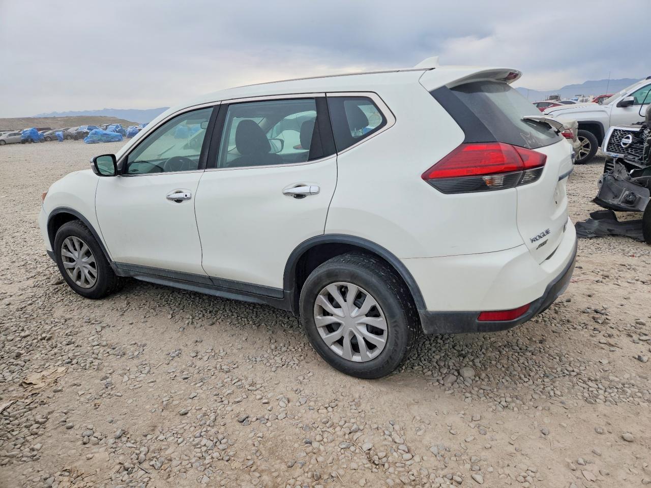 2017 NISSAN ROGUE S photo 3