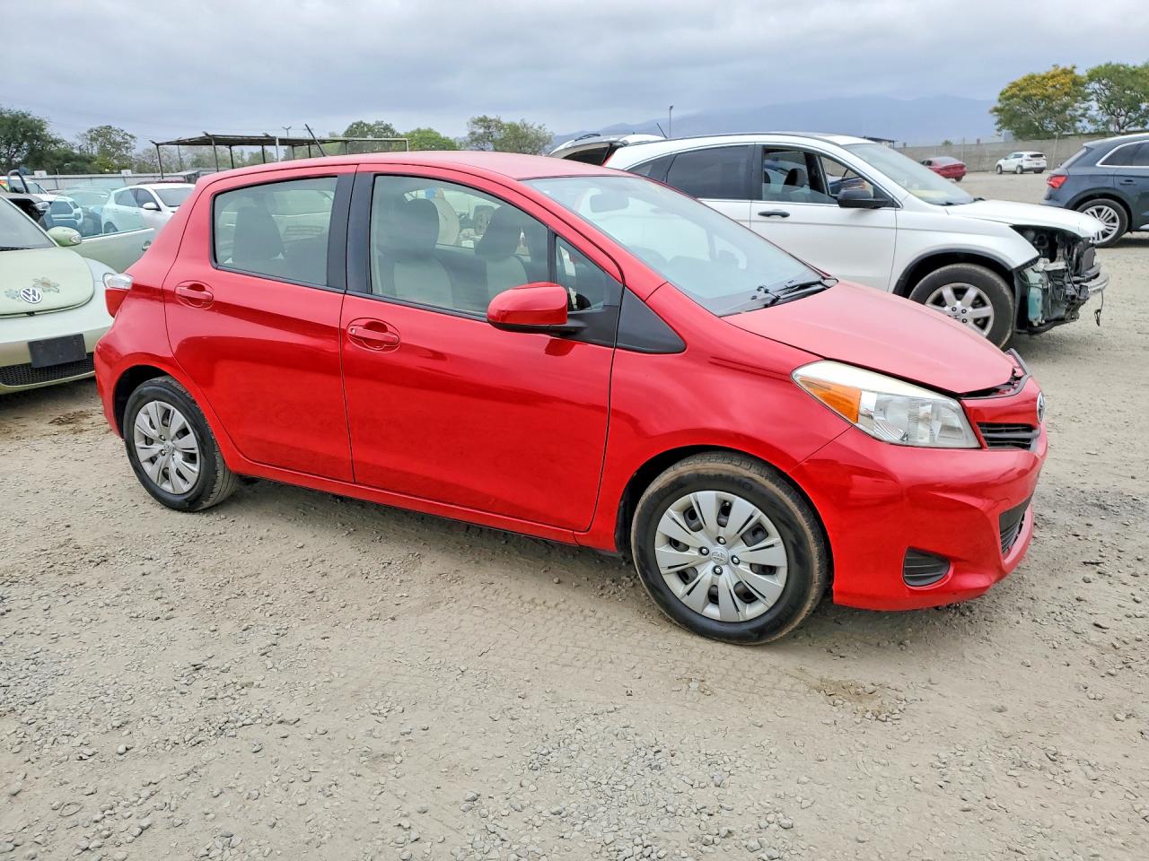 2012 TOYOTA YARIS 5-DOOR LE photo 7