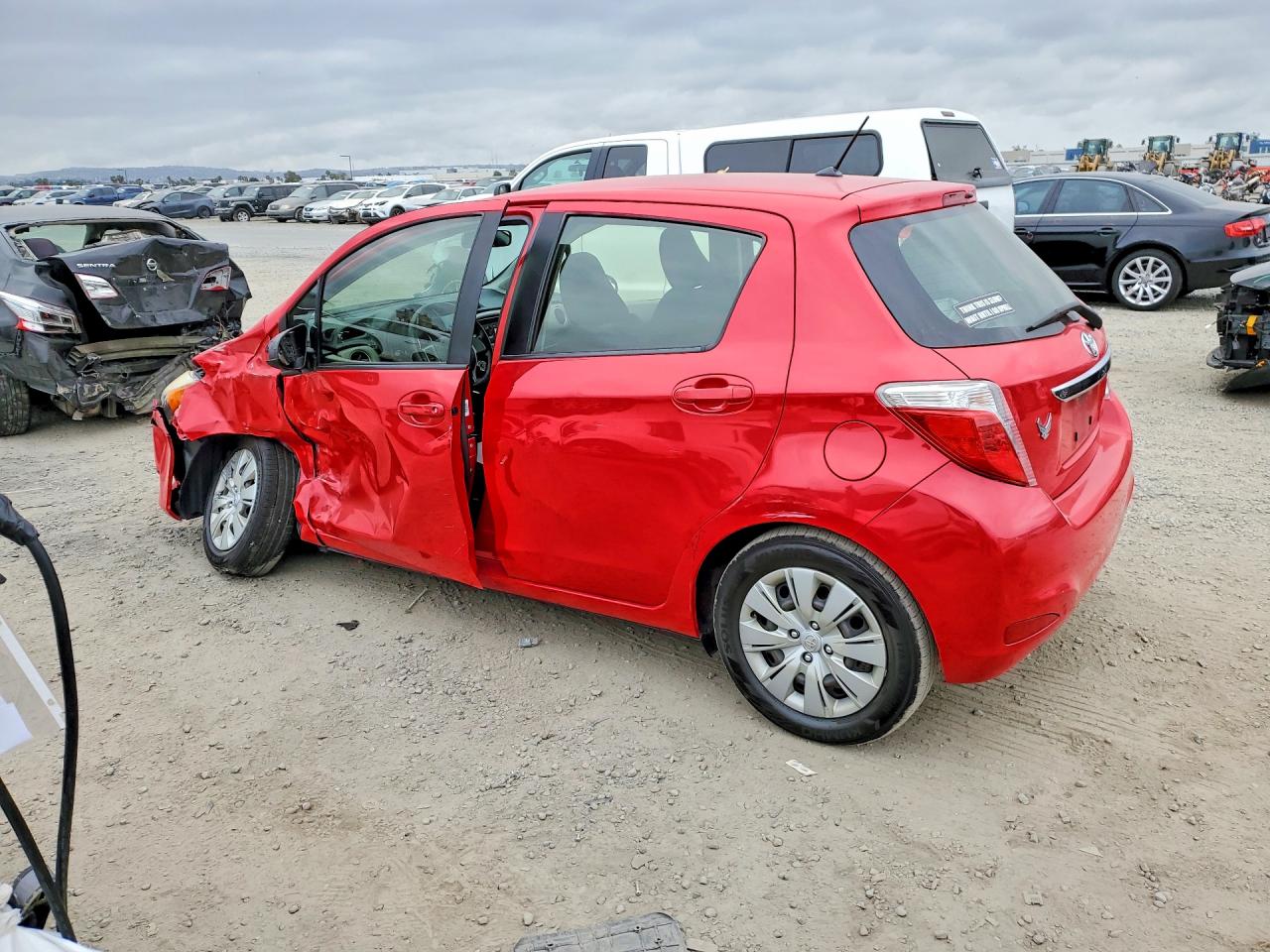 2012 TOYOTA YARIS 5-DOOR LE photo 3