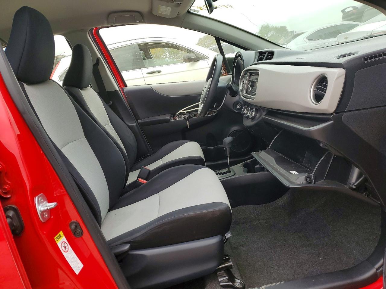 2012 TOYOTA YARIS 5-DOOR LE photo 13